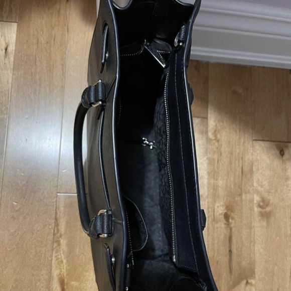 Michael kors medium sized structured purse - Picture 2 of 3